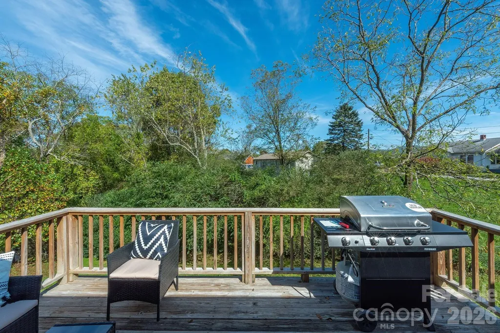 18 Garrison Road Weaverville NC 28787