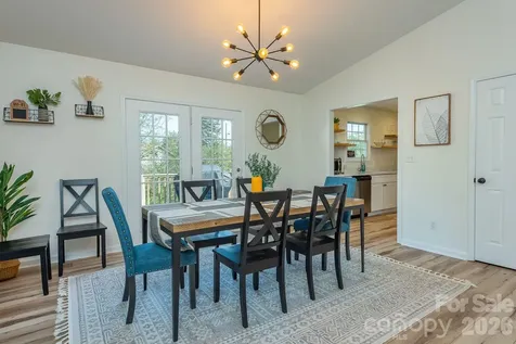 18 Garrison Road Weaverville NC 28787