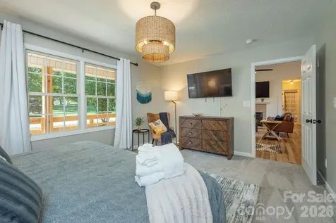 18 Garrison Road Weaverville NC 28787