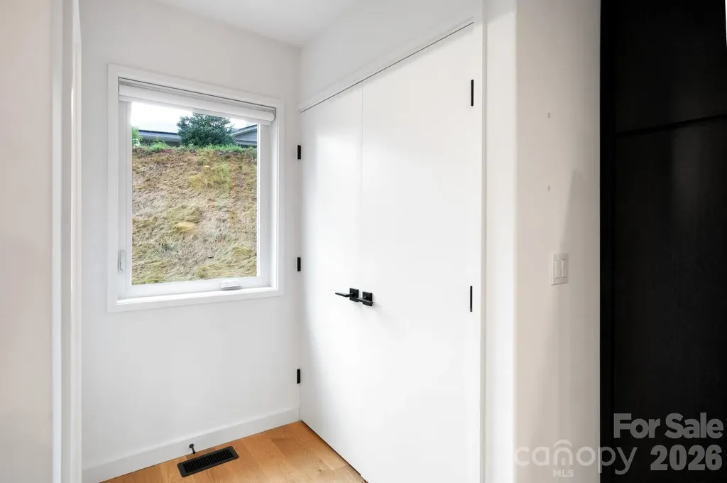 8 Midland Drive Asheville NC 28804