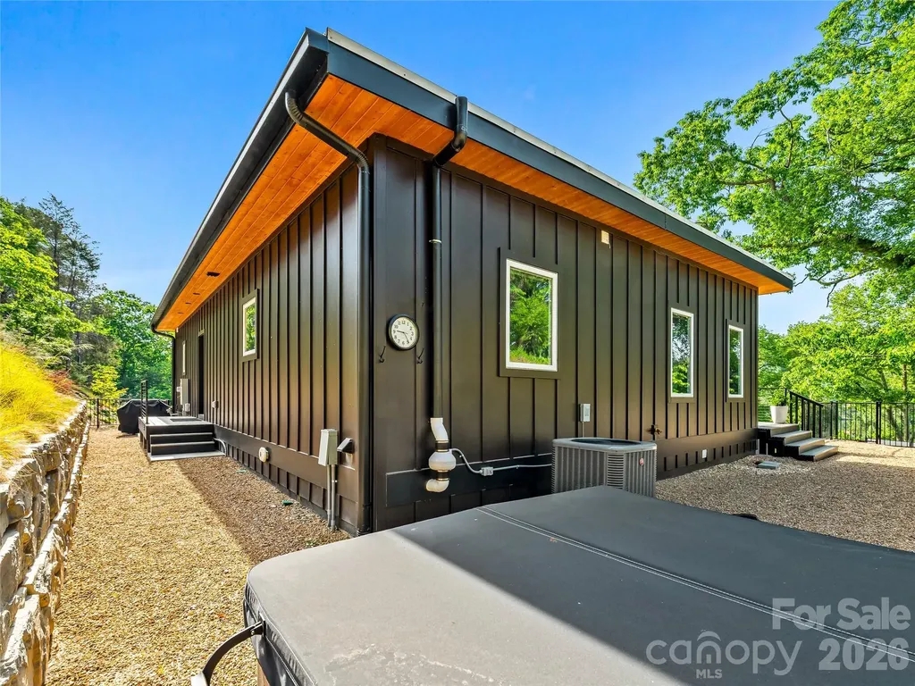 8 Midland Drive Asheville NC 28804