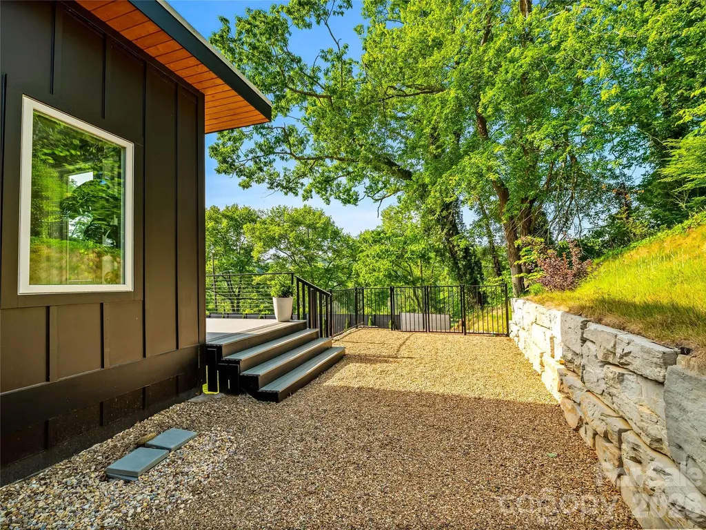 8 Midland Drive Asheville NC 28804
