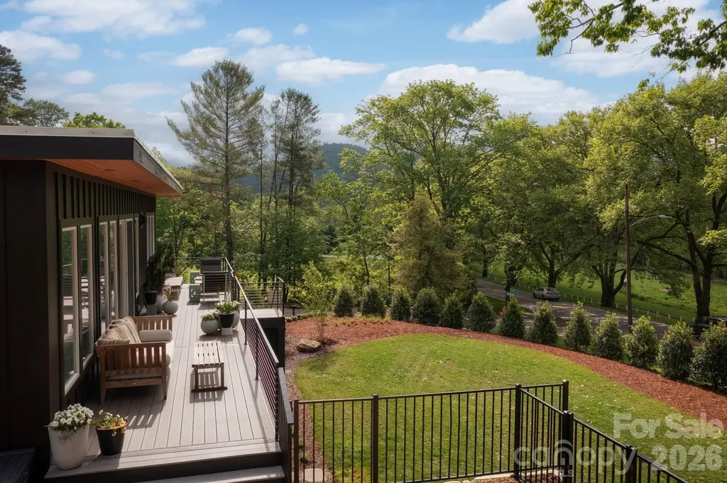 8 Midland Drive Asheville NC 28804