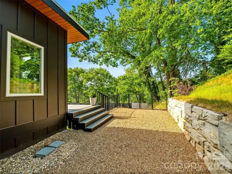 8 Midland Drive Asheville NC 28804