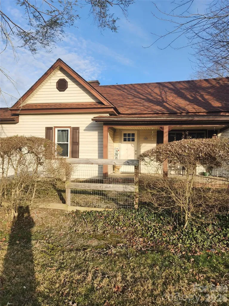 110 E Price Street Hendersonville NC 28739