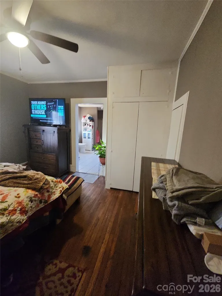 110 E Price Street Hendersonville NC 28739