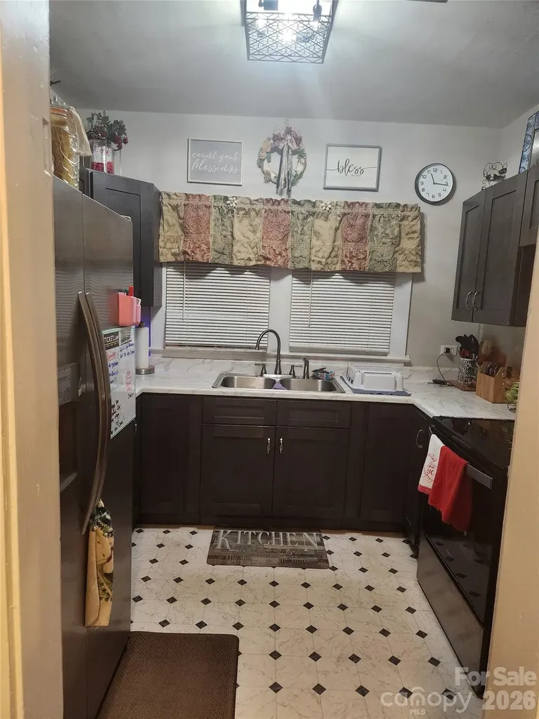 110 E Price Street Hendersonville NC 28739