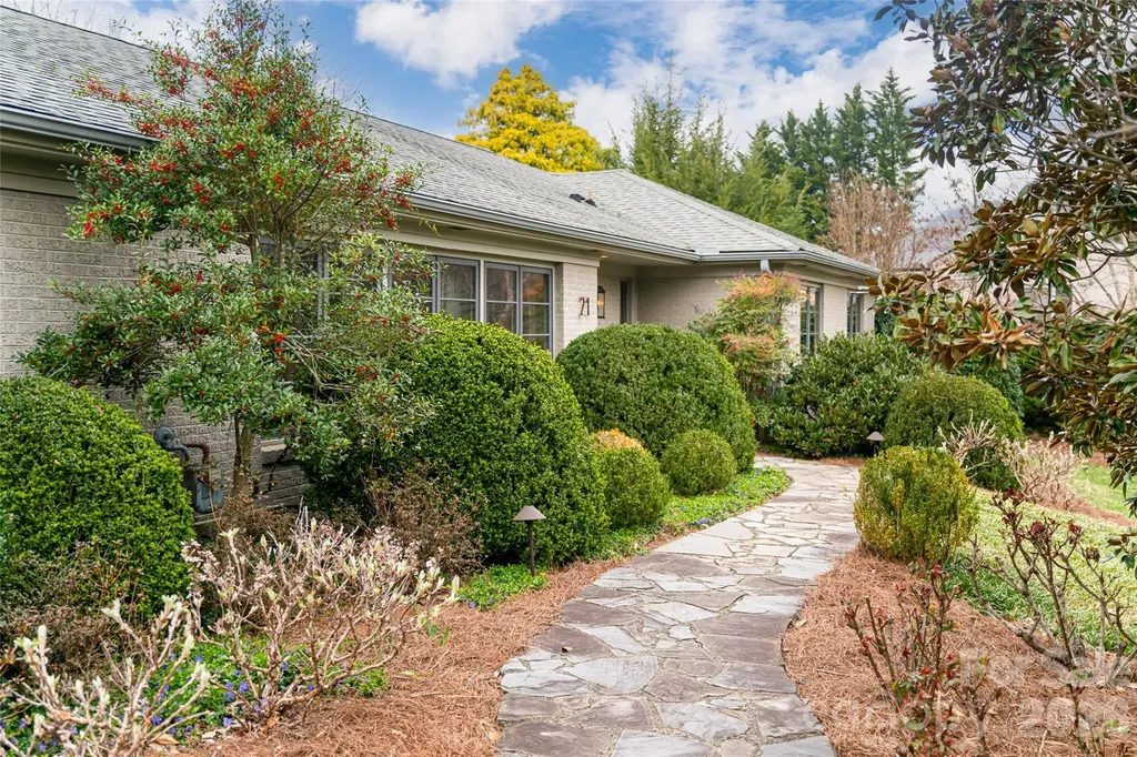 21 Pine Tree Circle Asheville NC 28804