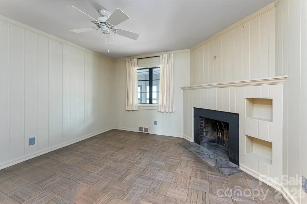 21 Pine Tree Circle Asheville NC 28804
