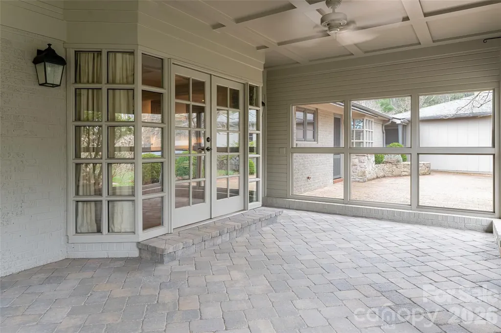 21 Pine Tree Circle Asheville NC 28804