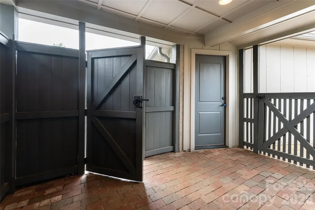 21 Pine Tree Circle Asheville NC 28804