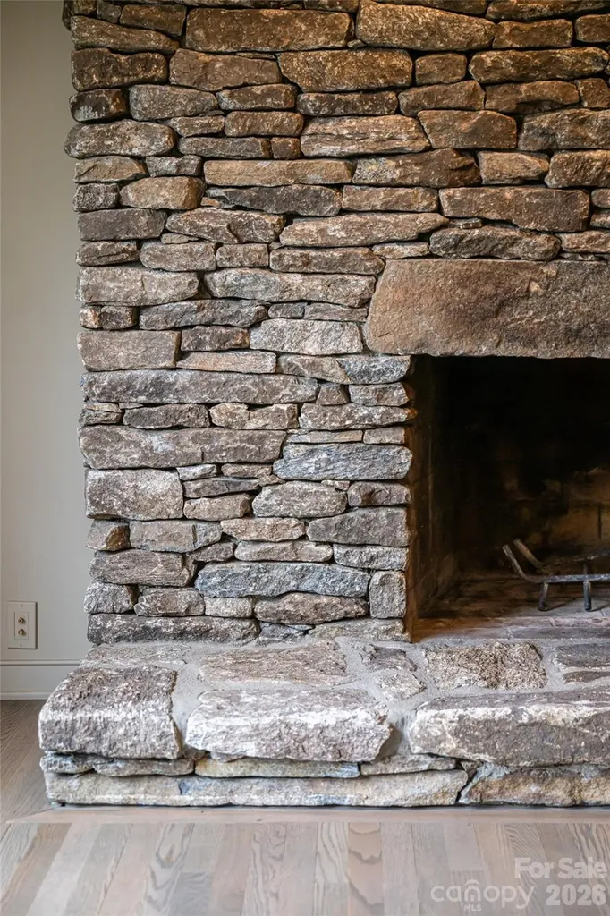 21 Pine Tree Circle Asheville NC 28804