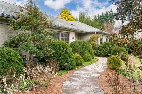 21 Pine Tree Circle Asheville NC 28804