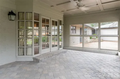 21 Pine Tree Circle Asheville NC 28804