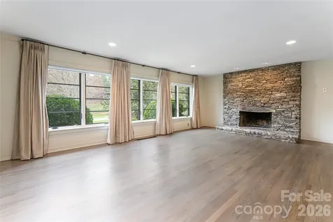 21 Pine Tree Circle Asheville NC 28804