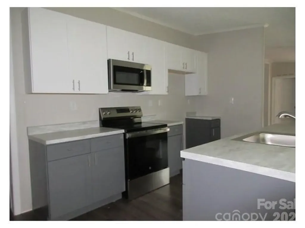 123 Josiah Lane Hendersonville NC 28792