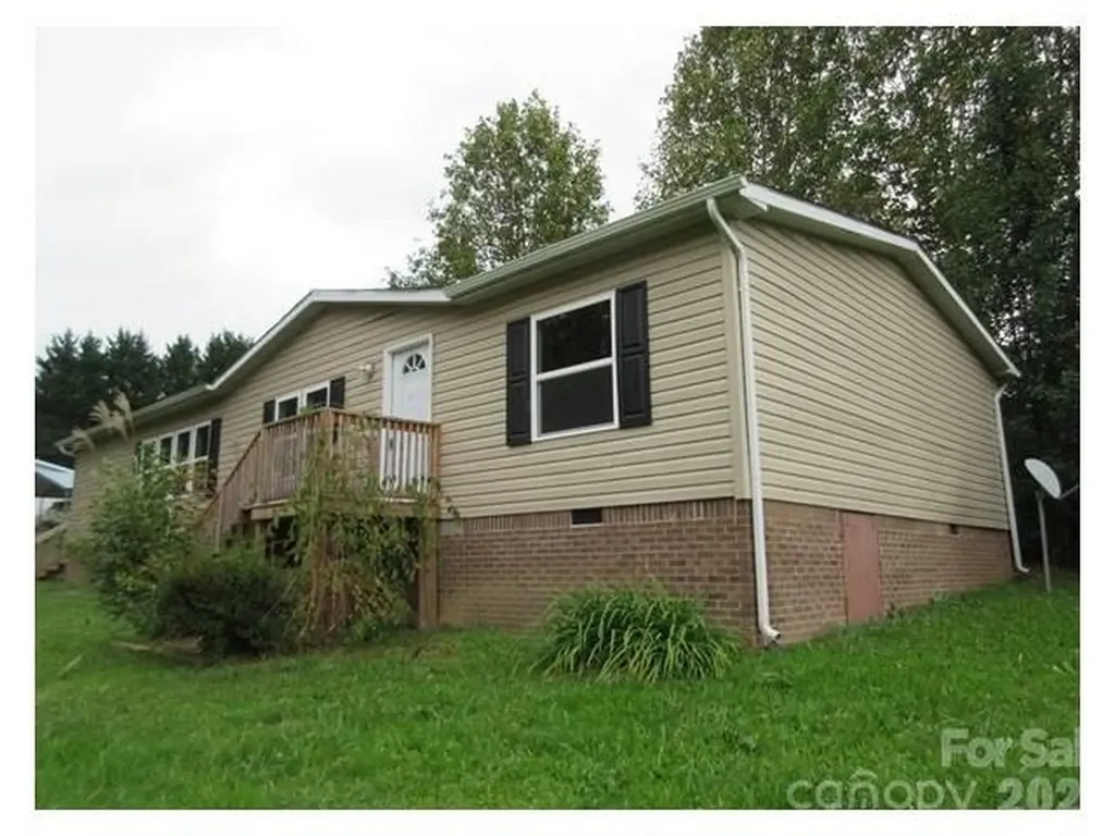 123 Josiah Lane Hendersonville NC 28792