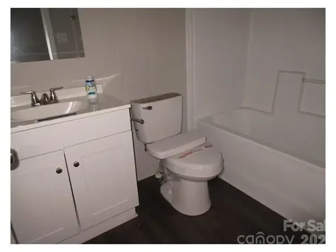 123 Josiah Lane Hendersonville NC 28792