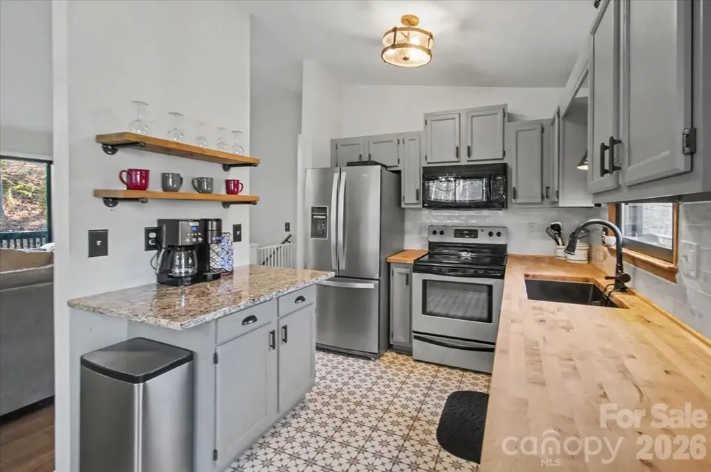 30 Whipporwill Drive Weaverville NC 28787