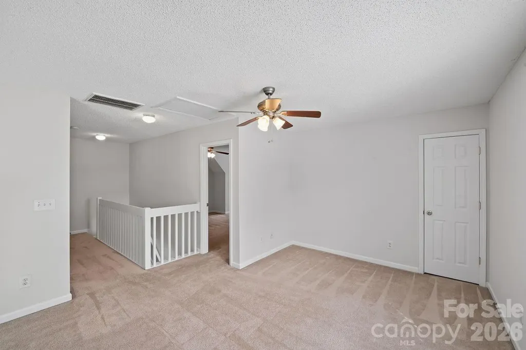8221 Christmas Court Charlotte NC 28216