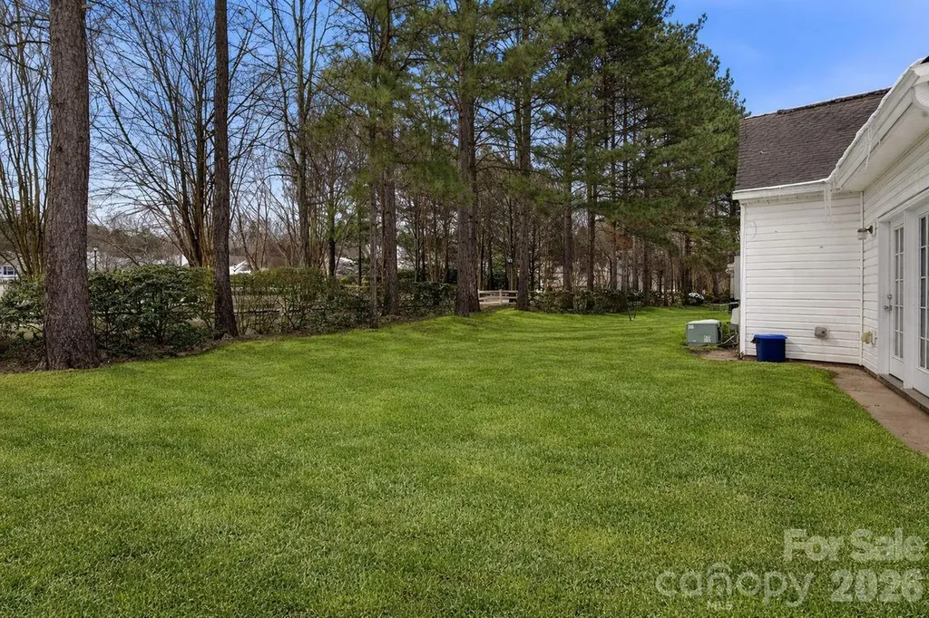 8221 Christmas Court Charlotte NC 28216