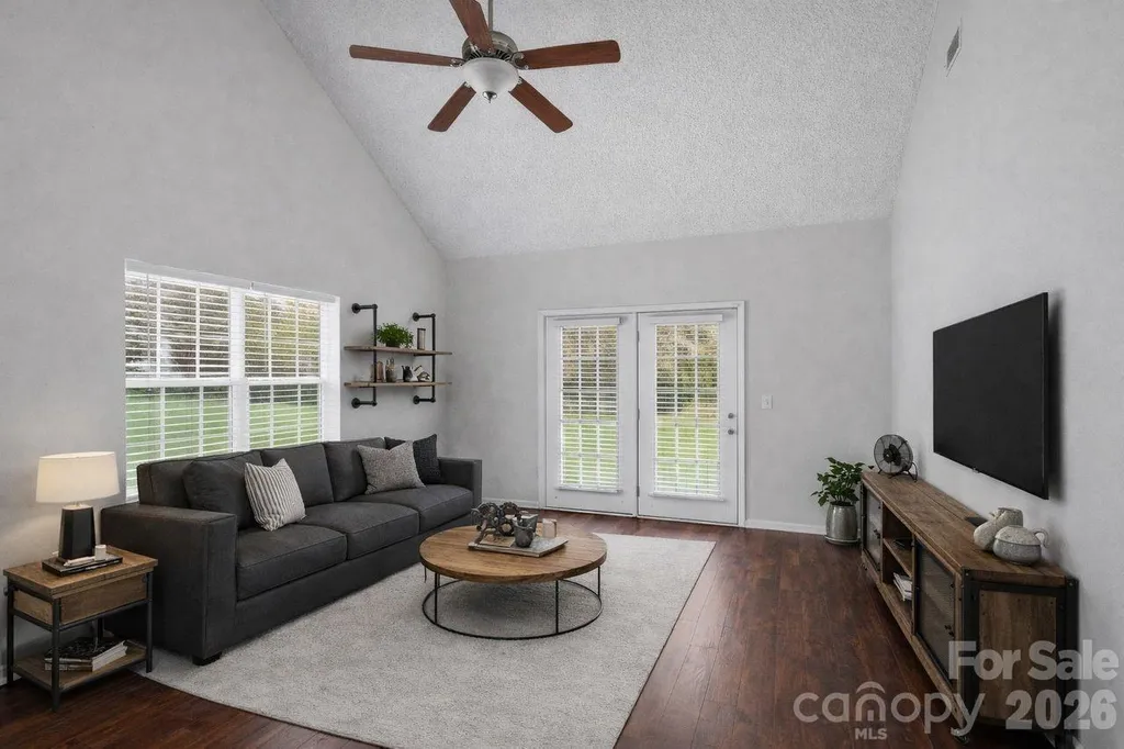 8221 Christmas Court Charlotte NC 28216