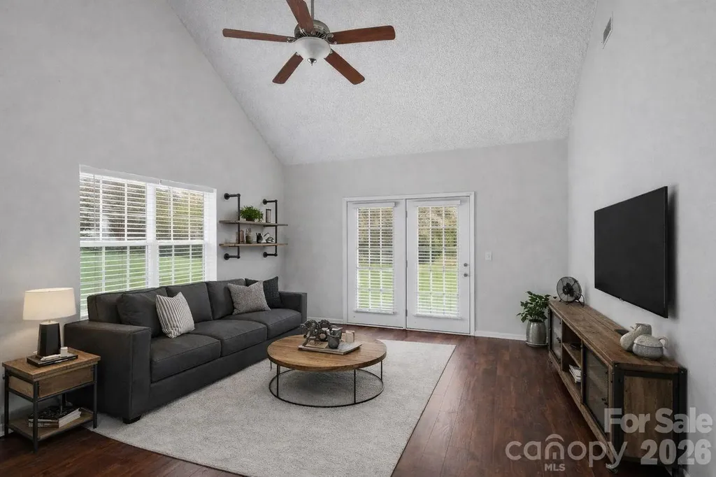 8221 Christmas Court Charlotte NC 28216