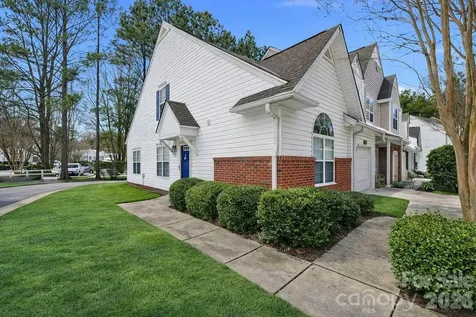 8221 Christmas Court Charlotte NC 28216