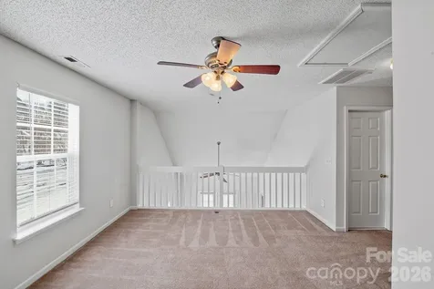 8221 Christmas Court Charlotte NC 28216