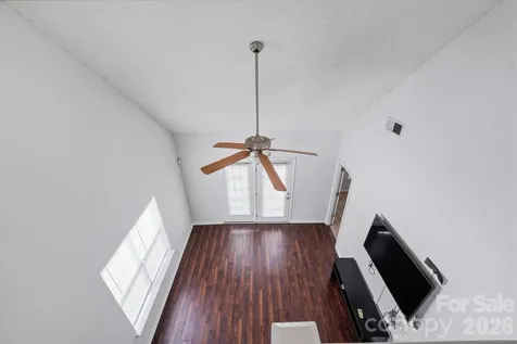 8221 Christmas Court Charlotte NC 28216