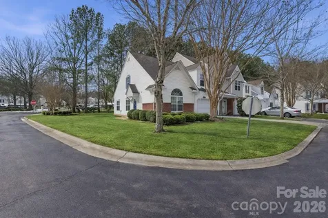 8221 Christmas Court Charlotte NC 28216