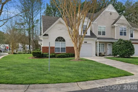 8221 Christmas Court Charlotte NC 28216
