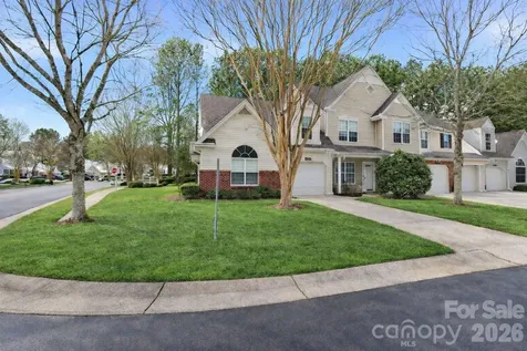 8221 Christmas Court Charlotte NC 28216