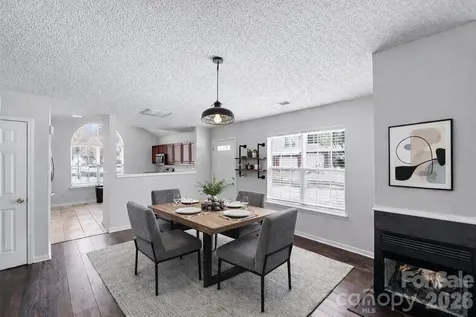 8221 Christmas Court Charlotte NC 28216