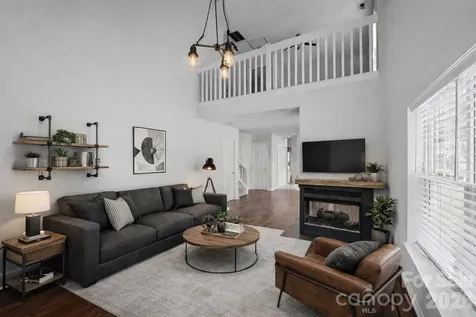 8221 Christmas Court Charlotte NC 28216