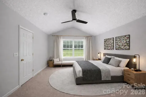 8221 Christmas Court Charlotte NC 28216