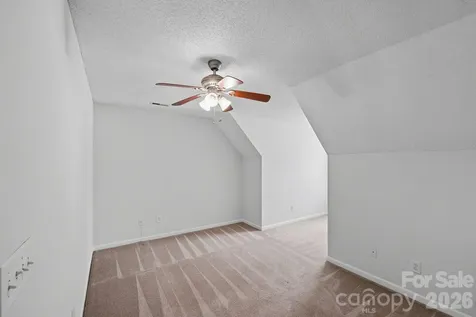 8221 Christmas Court Charlotte NC 28216