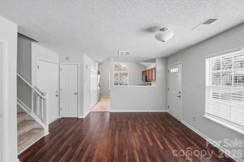 8221 Christmas Court Charlotte NC 28216