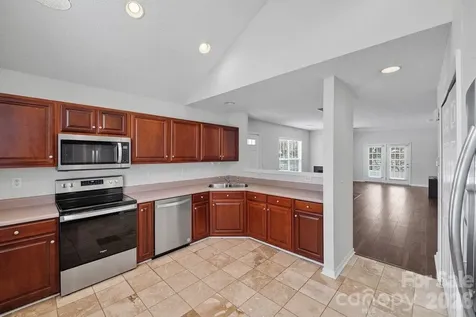 8221 Christmas Court Charlotte NC 28216