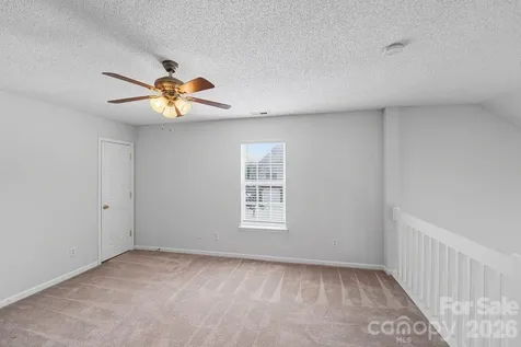 8221 Christmas Court Charlotte NC 28216