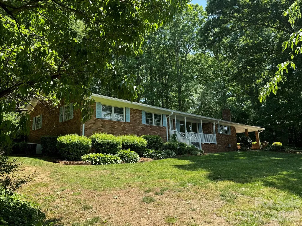 1023 Autumn Lane New London NC 28127