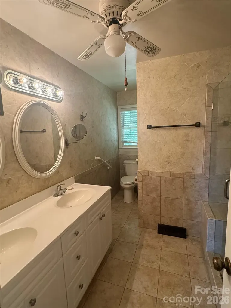 1023 Autumn Lane New London NC 28127