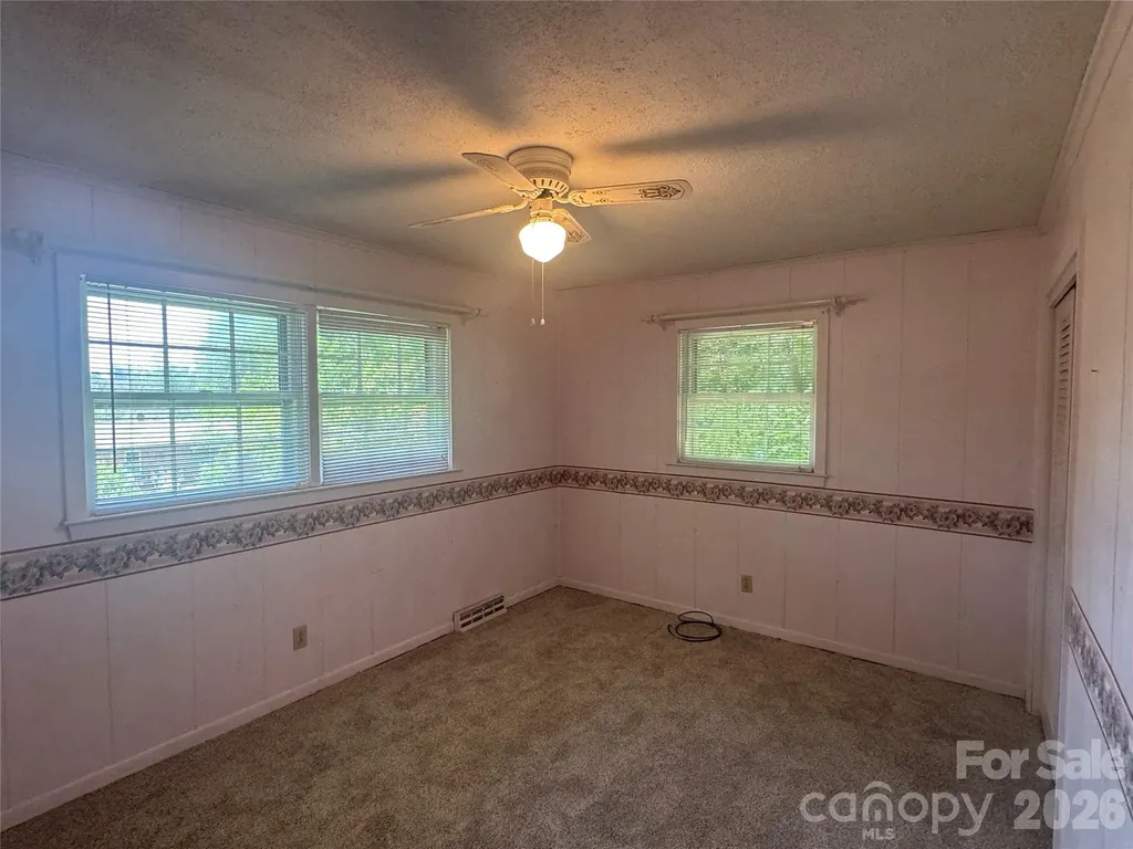 1023 Autumn Lane New London NC 28127
