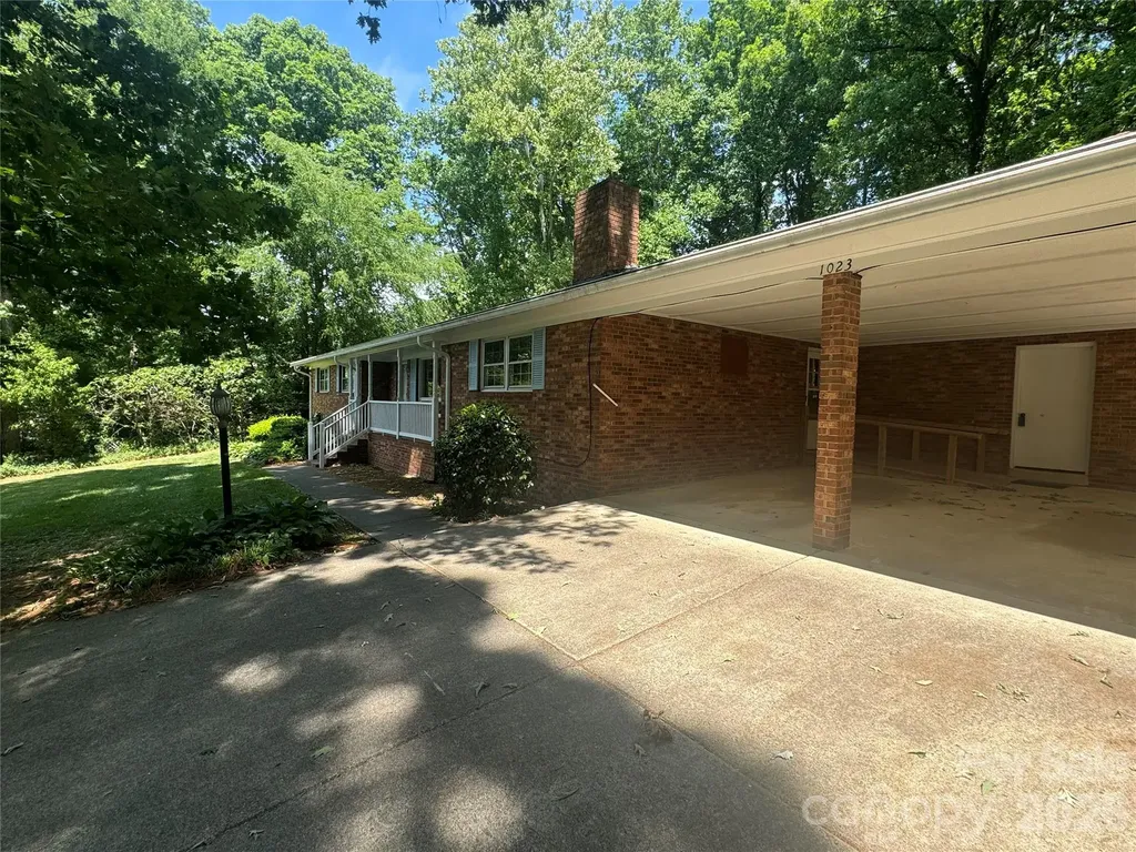 1023 Autumn Lane New London NC 28127