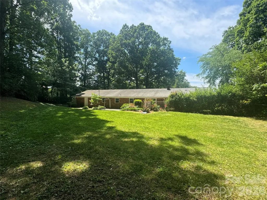 1023 Autumn Lane New London NC 28127