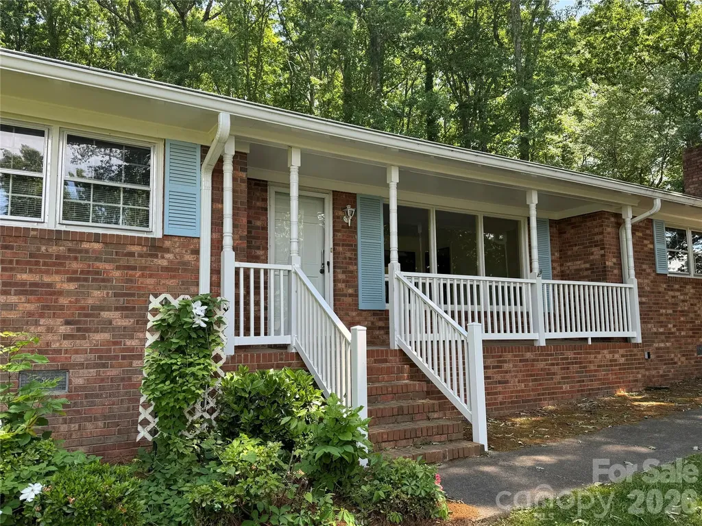 1023 Autumn Lane New London NC 28127