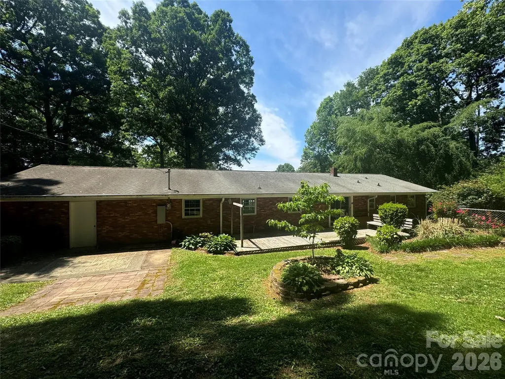 1023 Autumn Lane New London NC 28127