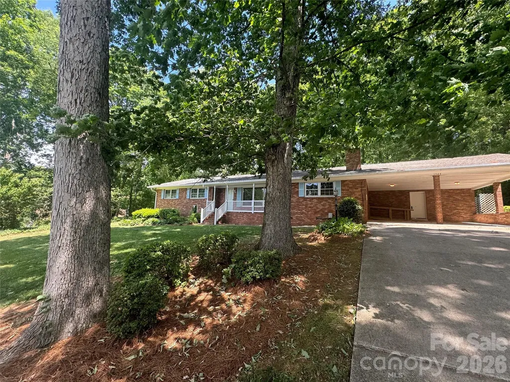 1023 Autumn Lane New London NC 28127