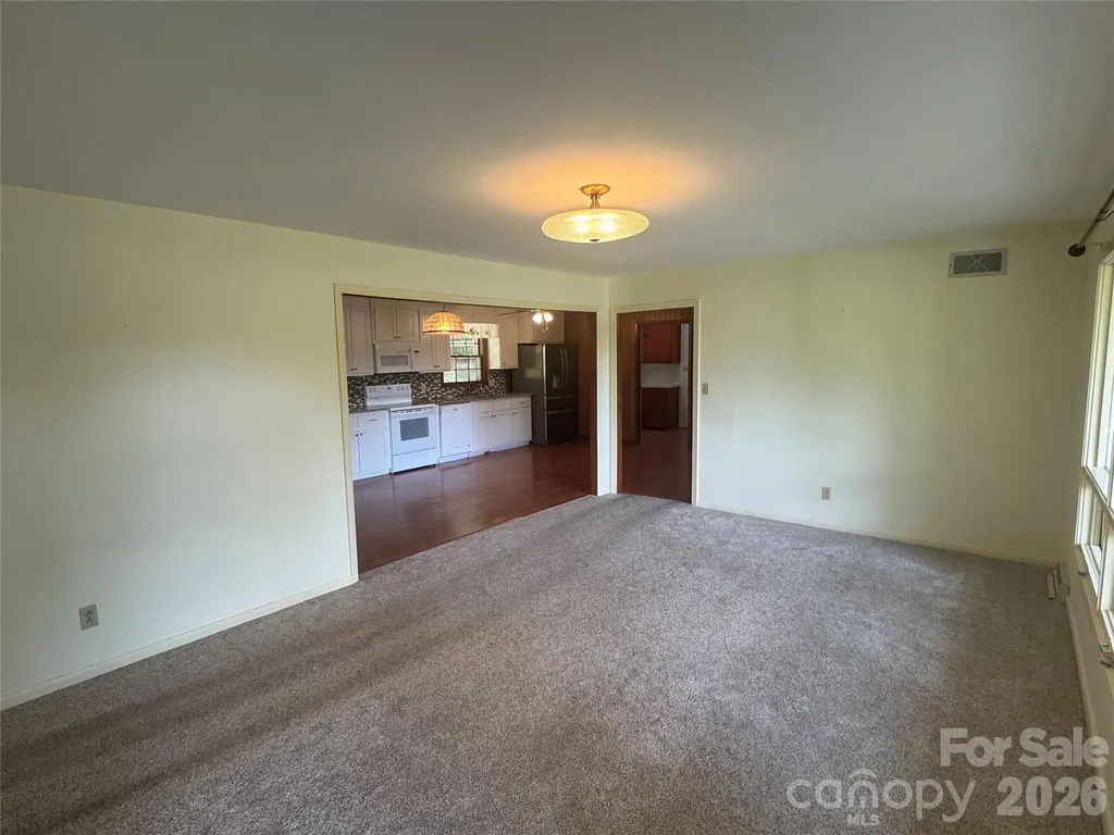 1023 Autumn Lane New London NC 28127