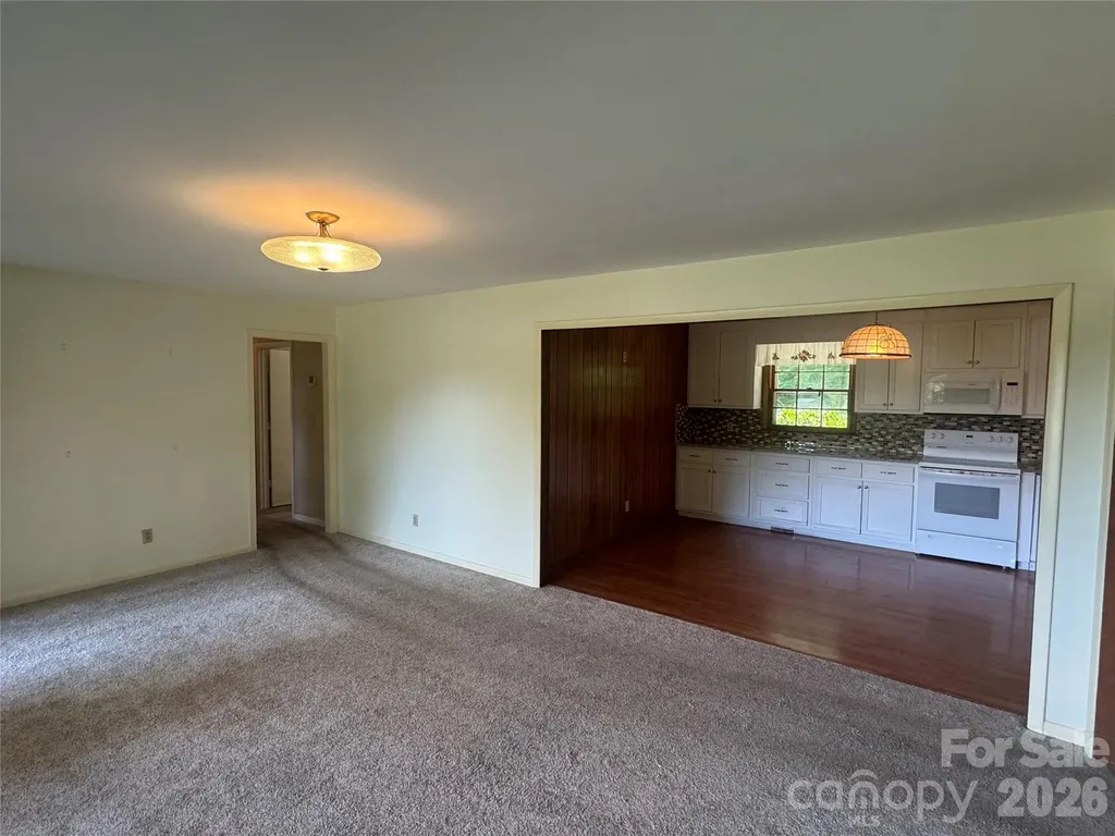 1023 Autumn Lane New London NC 28127